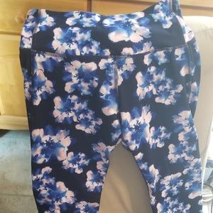 Old Navy capri leggings size M